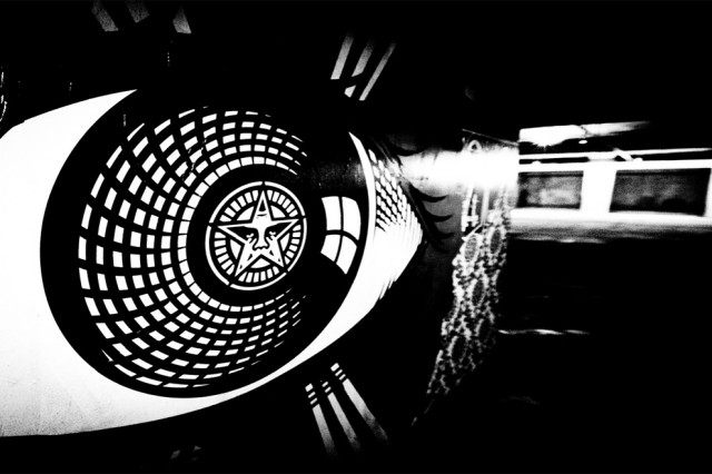 oeil-surveillance-obey